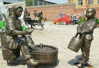 洗衣服雕塑廠家，農村民俗人物雕塑，仿銅洗衣服雕塑制作