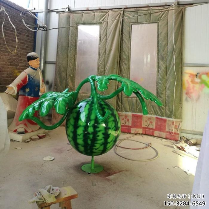 西瓜雕塑廠家，園林小品擺件，仿真玻璃鋼瓜果雕塑