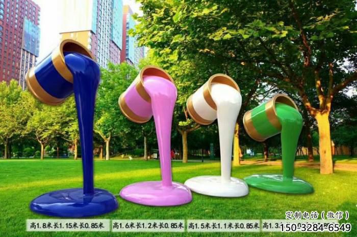 油漆桶雕塑廠家，園林小品美陳雕塑，仿真玻璃鋼油漆桶雕塑廠