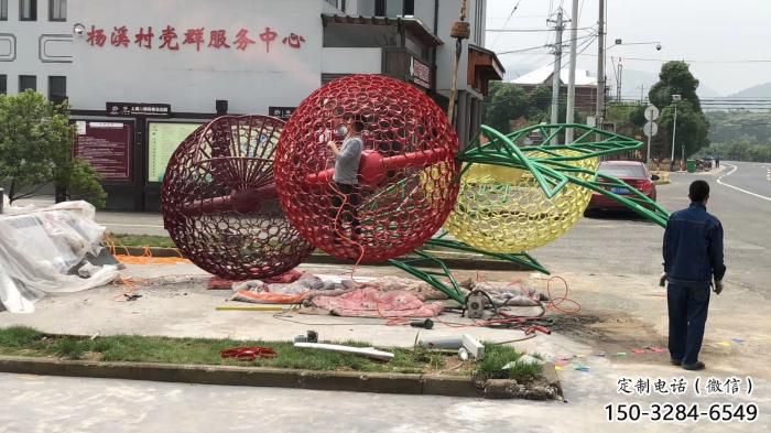 楊梅雕塑廠家，抽象水果雕塑，大型鏤空楊梅雕塑廠家