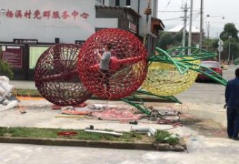 楊梅雕塑廠家，抽象水果雕塑，大型鏤空楊梅雕塑廠家