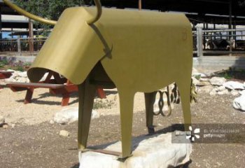 酒店小牛雕塑價格，幾何動物系列，烤漆工藝