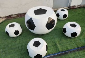 足球坐凳雕塑,仿真藝術(shù)形態(tài)，玻璃鋼坐凳雕塑類型