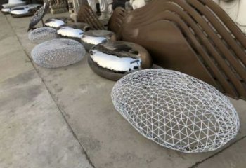 操場坐凳雕塑，鏤空景觀雕塑，噴砂制造