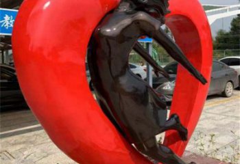 邵陽草地心形人物雕塑