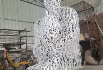 連云港大型鏤空人物雕塑常用，戶外擺放，鐵藝字母人物雕塑展示