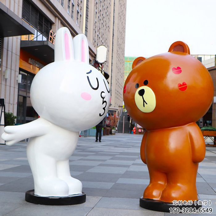 紅河步行街布朗熊雕塑，玻璃鋼動物雕塑，卡通方式