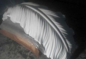 涪陵羽毛雕塑供應(yīng)，花園小品，酒店玻璃鋼羽毛雕塑展品